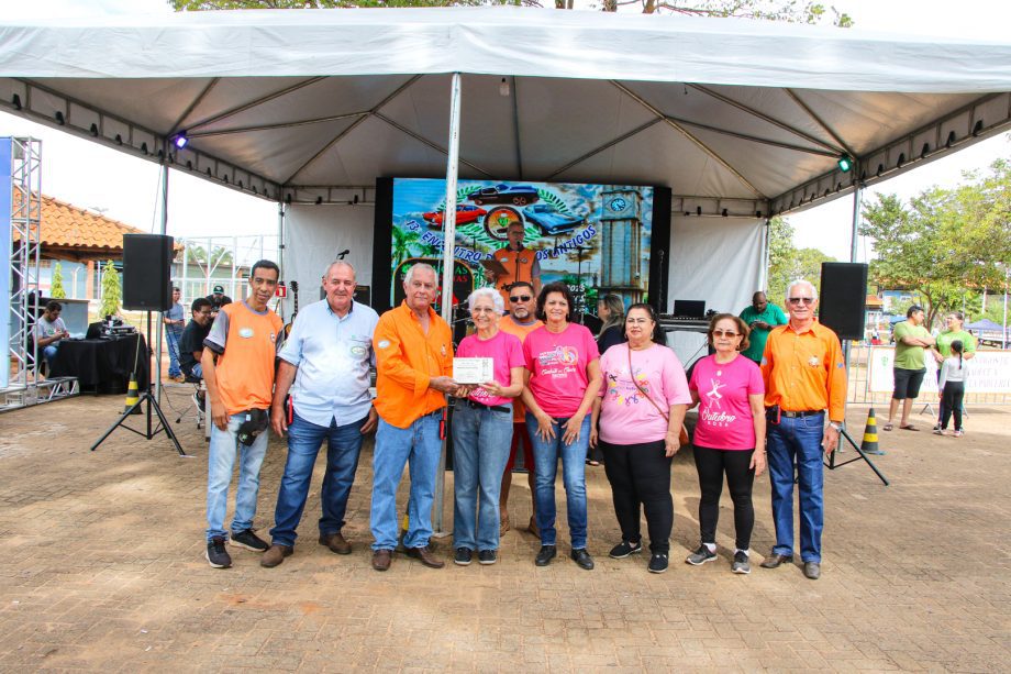 CONFIRA AS FOTOS! 13º Encontro de Carros Antigos movimenta Balneário Municipal no final de semana CONFIRA AS FOTOS! 13º Encontro de Carros Antigos movimenta Balneário Municipal no final de semana