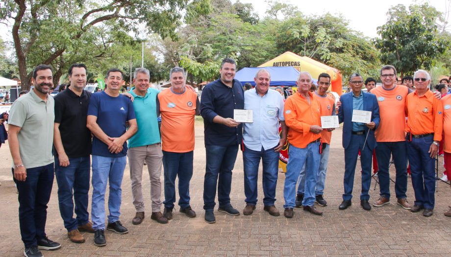 CONFIRA AS FOTOS! 13º Encontro de Carros Antigos movimenta Balneário Municipal no final de semana CONFIRA AS FOTOS! 13º Encontro de Carros Antigos movimenta Balneário Municipal no final de semana