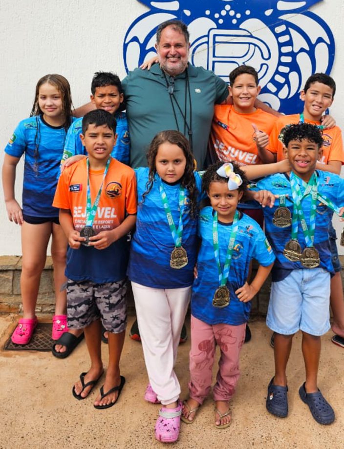 PEQUENOS NADADORES – Equipe de TL conquista 10 medalhas na etapa do Estadual de Natação PEQUENOS NADADORES – Equipe de TL conquista 10 medalhas na etapa do Estadual de Natação