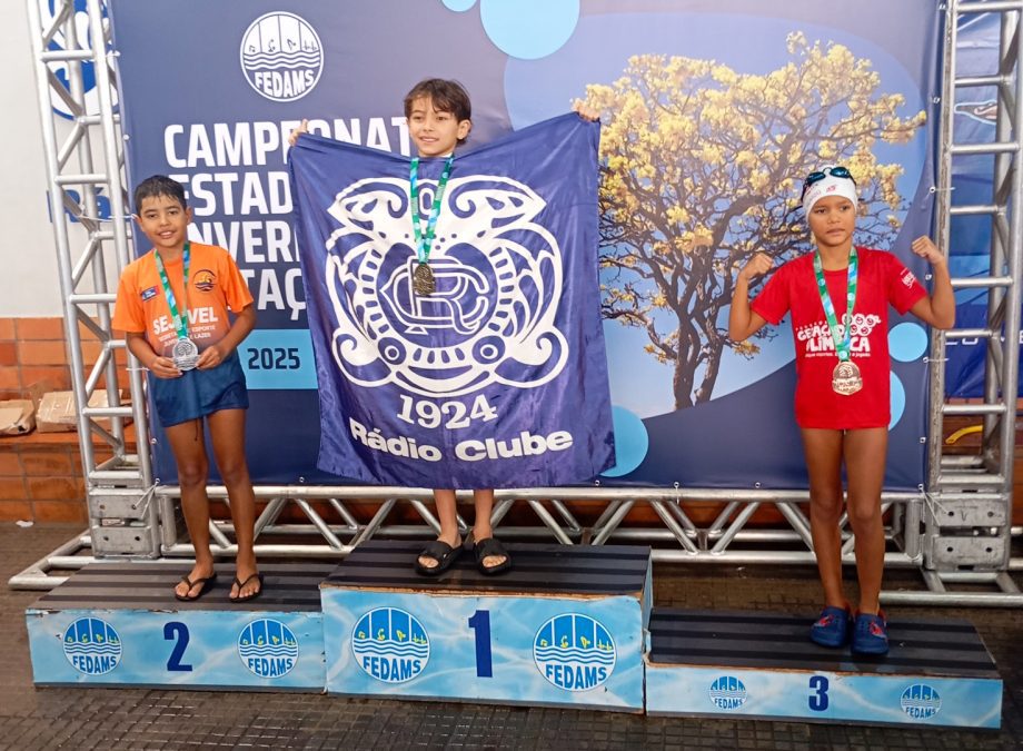 PEQUENOS NADADORES – Equipe de TL conquista 10 medalhas na etapa do Estadual de Natação PEQUENOS NADADORES – Equipe de TL conquista 10 medalhas na etapa do Estadual de Natação