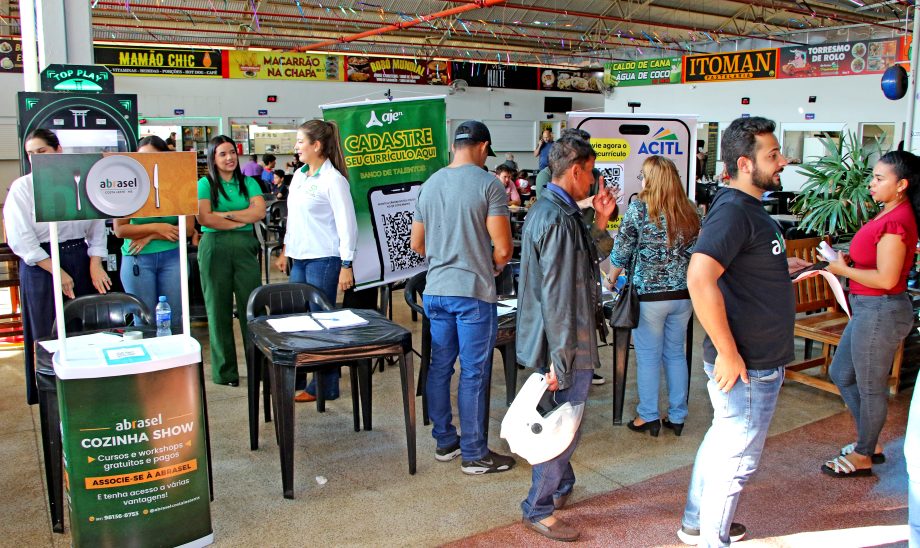 Feirão da Oportunidade teve mais 550 currículos entregues e 6 mil empresas representadas por associações na Feira Central Feirão da Oportunidade teve mais 550 currículos entregues e 6 mil empresas representadas por associações na Feira Central