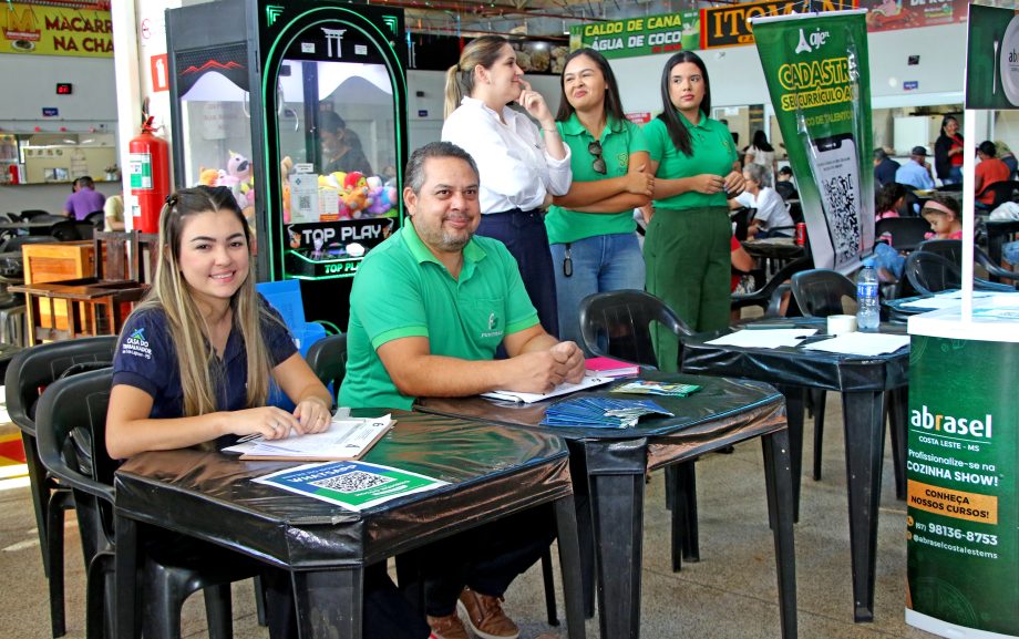 Feirão da Oportunidade teve mais 550 currículos entregues e 6 mil empresas representadas por associações na Feira Central Feirão da Oportunidade teve mais 550 currículos entregues e 6 mil empresas representadas por associações na Feira Central