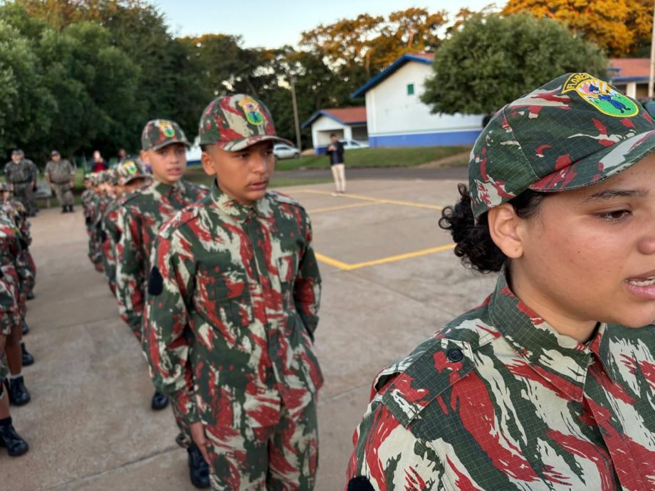 SMAS realizou formatura de crianças e adolescentes do Patrulha Florestinha em parceria com a PMA
