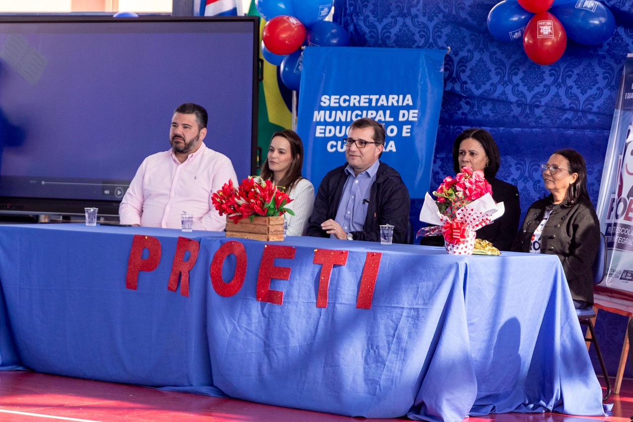 Vereadores prestigiam inaugurações de espaços para Projeto Escola de Tempo Integral (PROETI) Vereadores prestigiam inaugurações de espaços para Projeto Escola de Tempo Integral (PROETI)