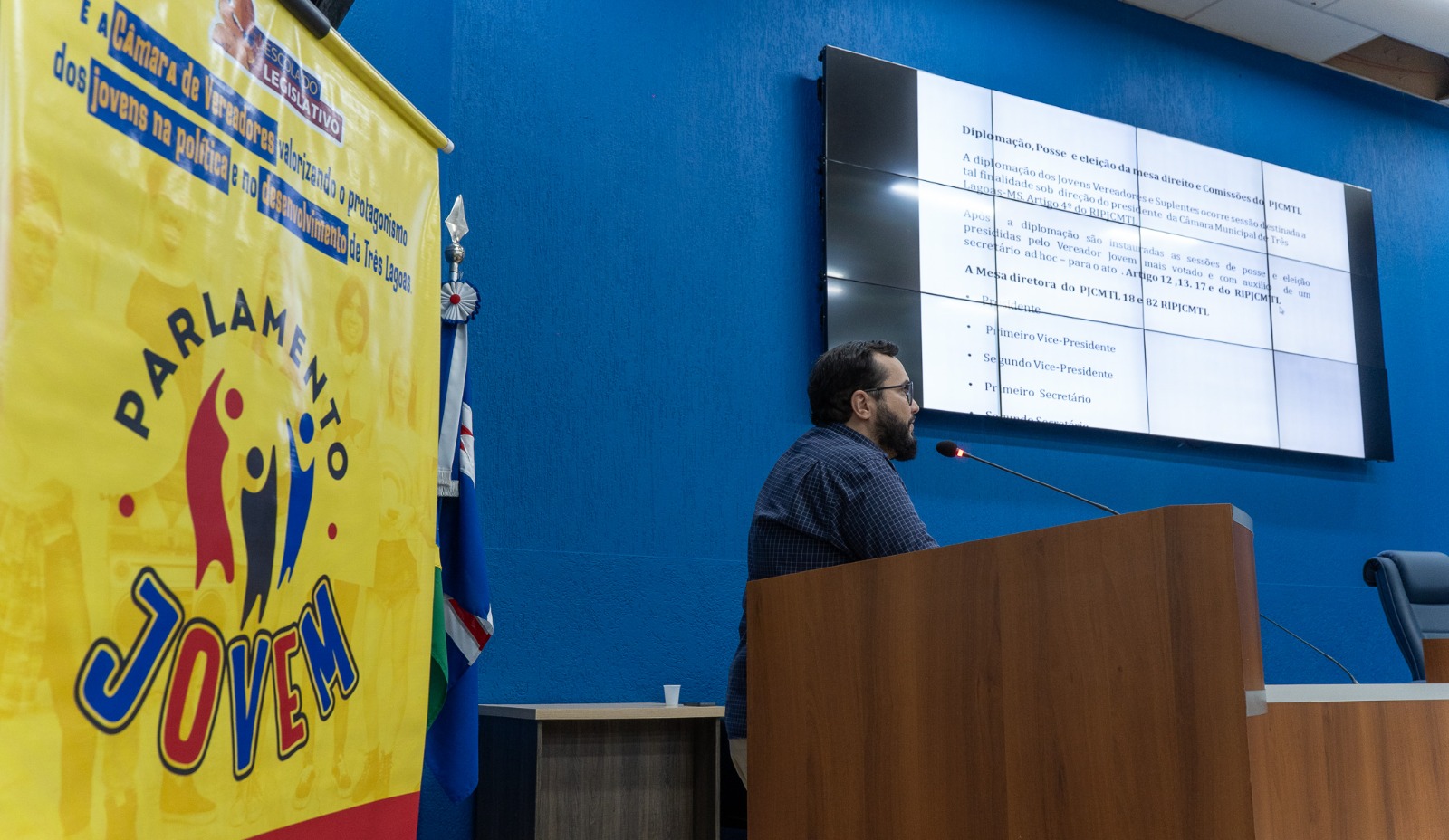 Jovens vereadores passam por capacitação sobre regimento interno Jovens vereadores passam por capacitação sobre regimento interno