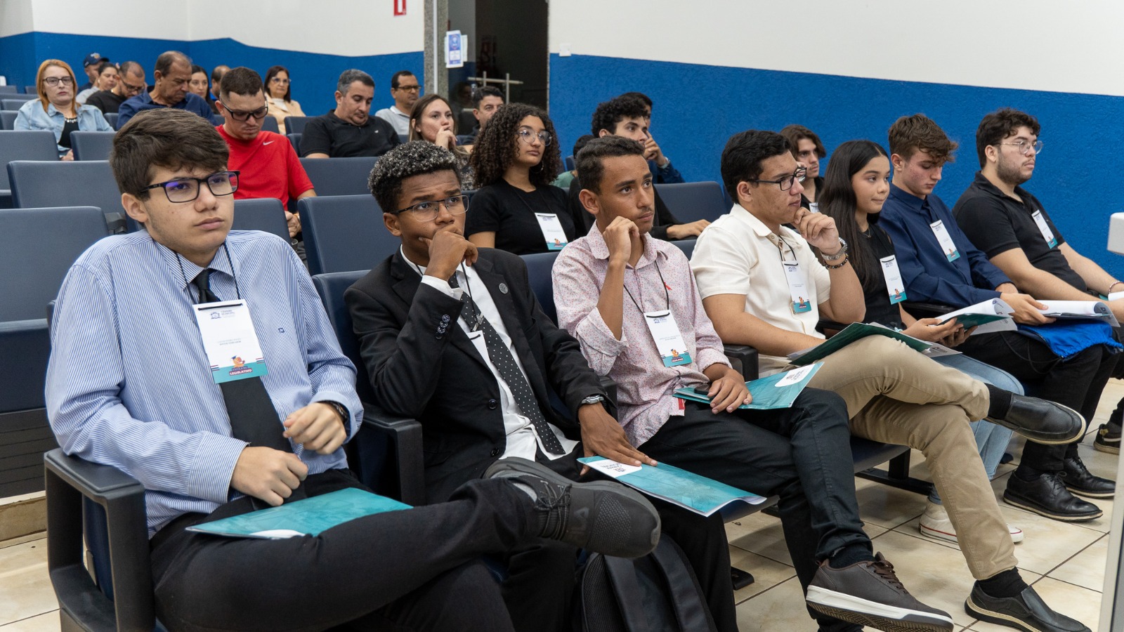 Jovens vereadores passam por capacitação sobre regimento interno Jovens vereadores passam por capacitação sobre regimento interno
