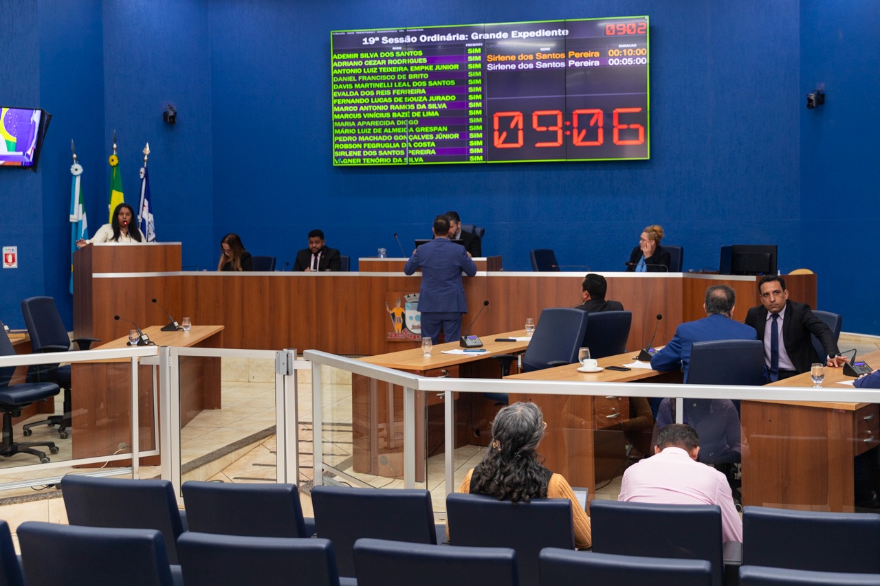 Vereadores apresentam projetos de transparência nas listas de espera na saúde e educação Vereadores apresentam projetos de transparência nas listas de espera na saúde e educação
