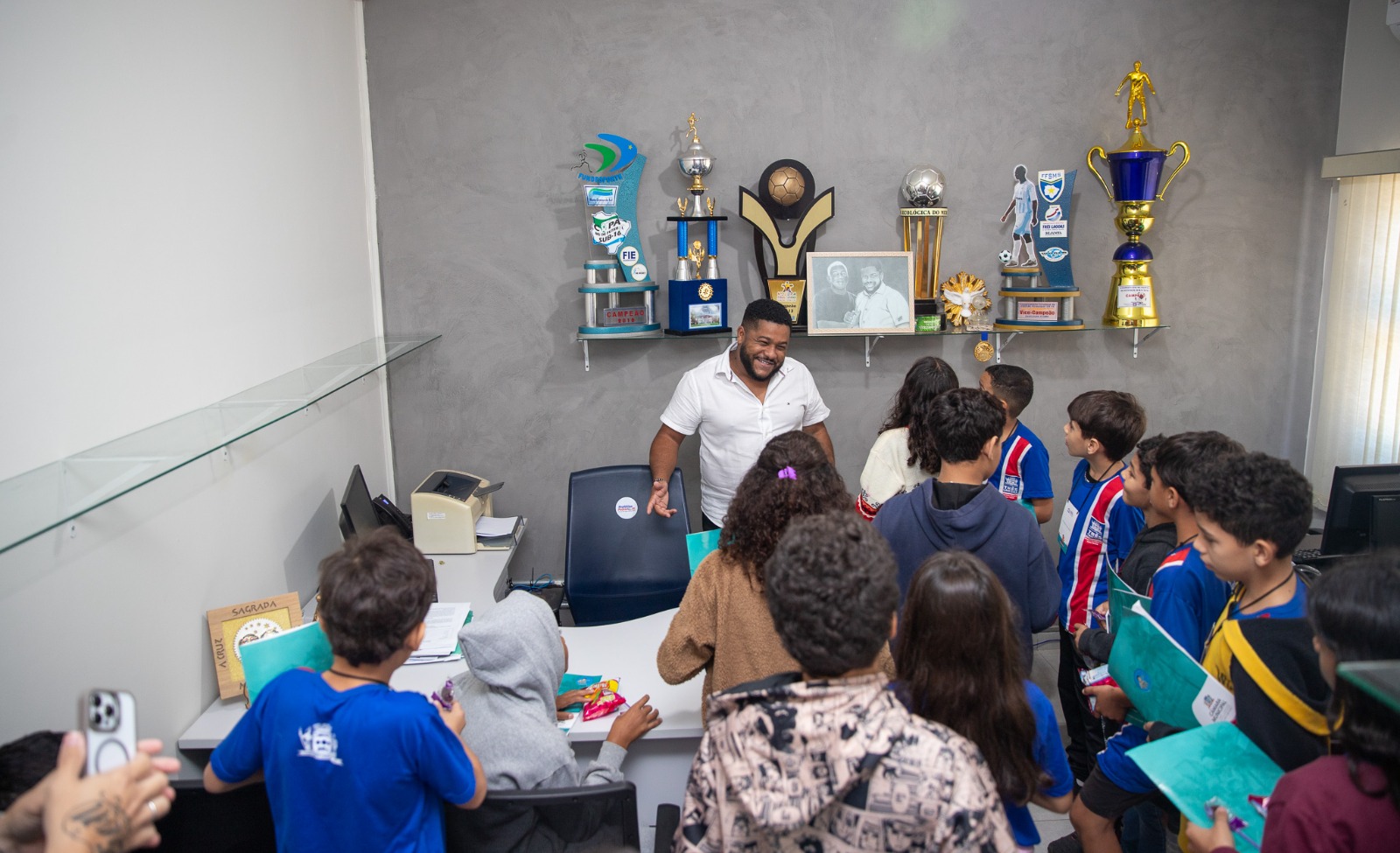 Estudantes do 5º ano da Gentil Montalvão conhecem a Câmara e vereadores Estudantes do 5º ano da Gentil Montalvão conhecem a Câmara e vereadores