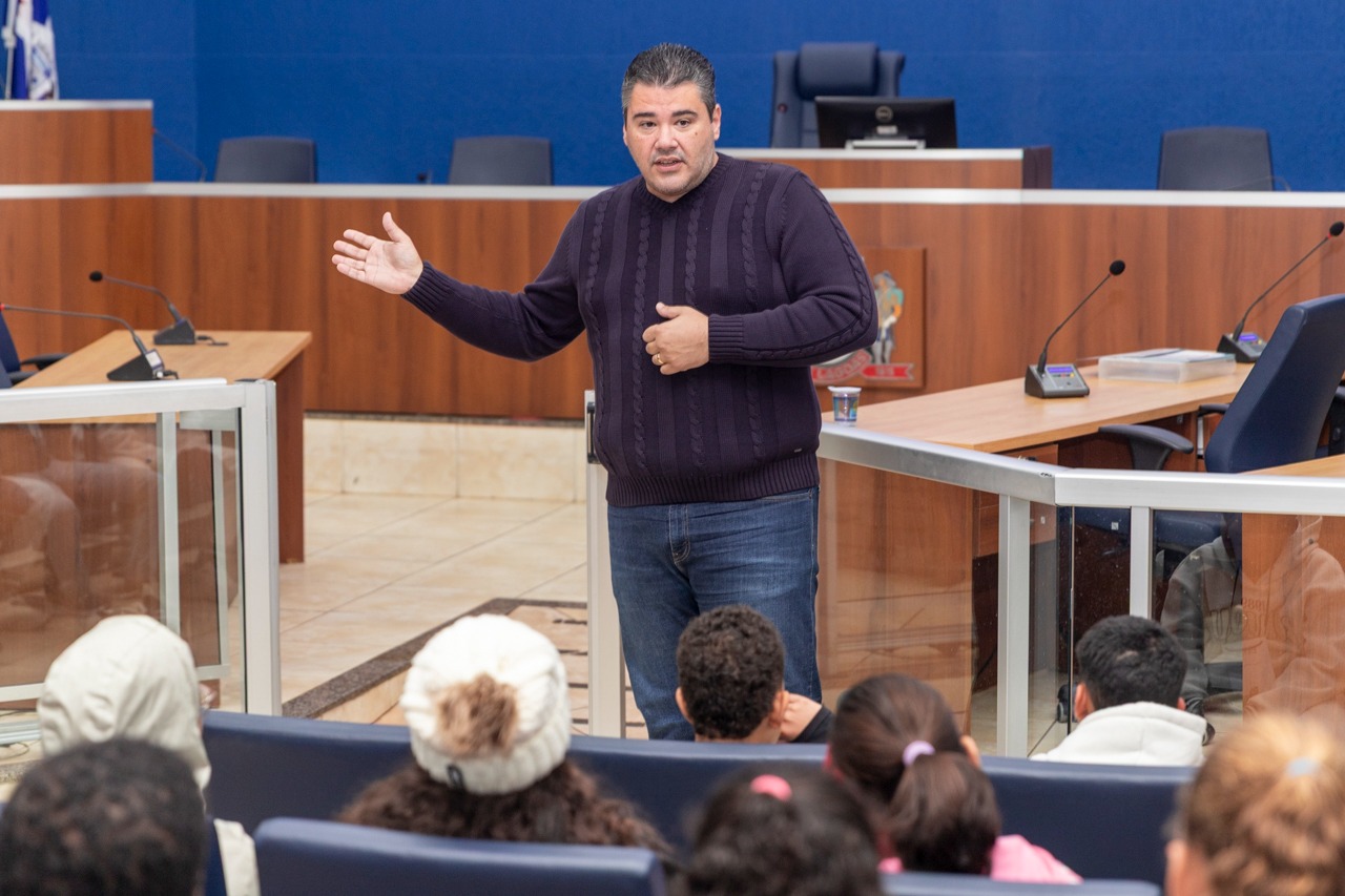 Servidores e vereadores recebem mais uma turma da E. M. Gentil Montalvão Servidores e vereadores recebem mais uma turma da E. M. Gentil Montalvão