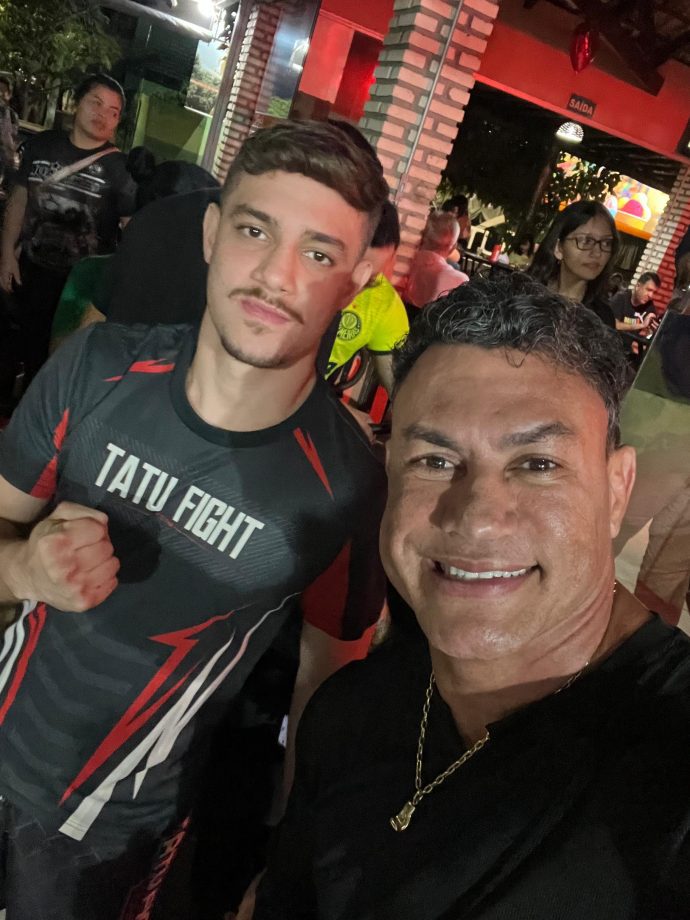 Elogiado pelo tetracampeão mundial Popó, atleta de TL vence por finalização e garante vaga para disputar cinturão de MMA