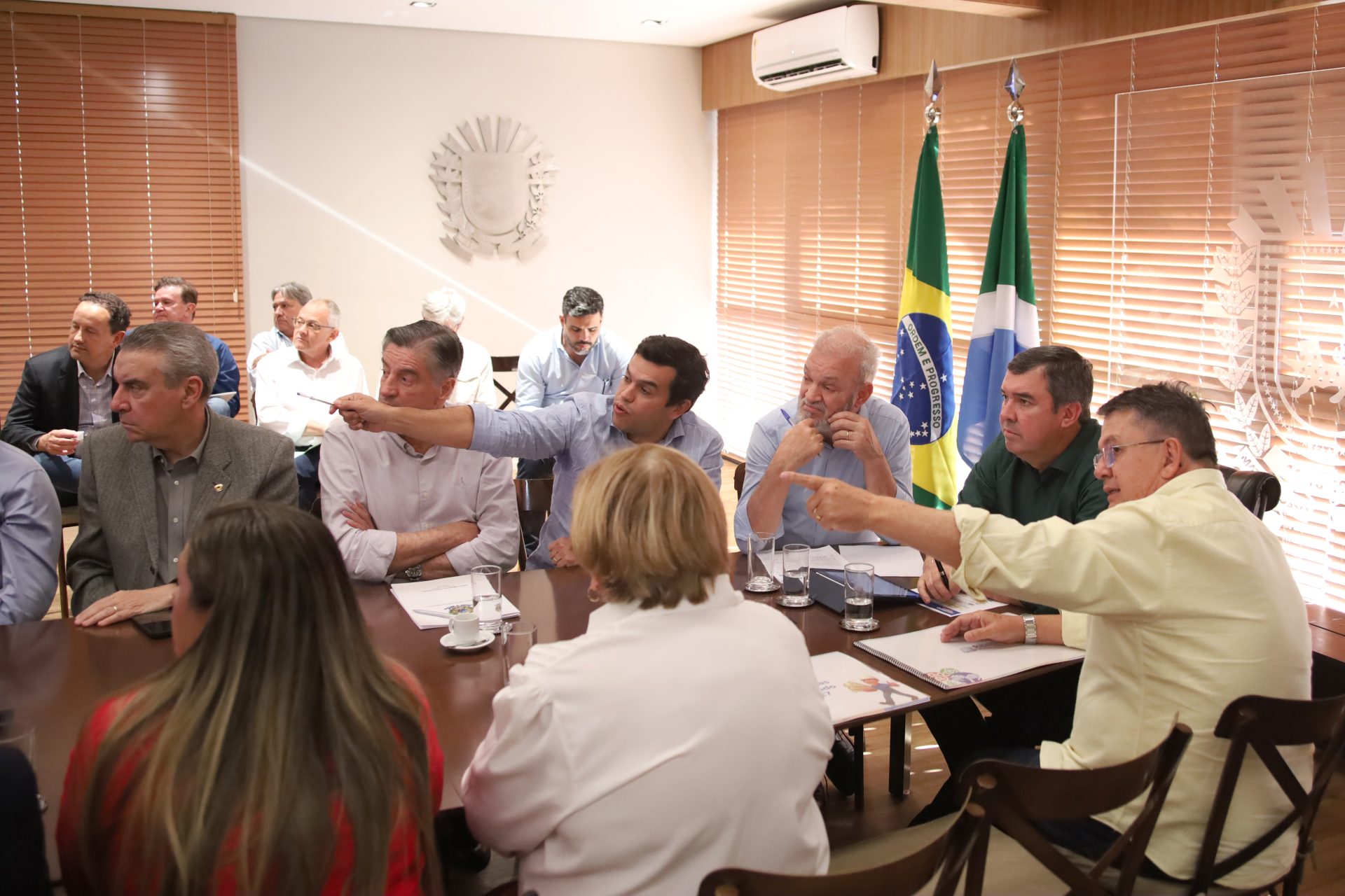Ribas do Rio Pardo ganha pavimentação de bairros e ordem de serviço para obra de acesso ao Polo Industrial Ribas do Rio Pardo ganha pavimentação de bairros e ordem de serviço para obra de acesso ao Polo Industrial