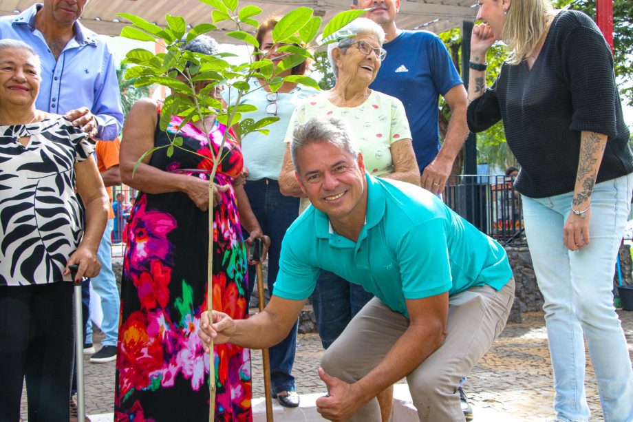Prefeitura entrega revitalização da Praça do Santa Luzia e inicia manutenção na Praça dos Ferroviários Prefeitura entrega revitalização da Praça do Santa Luzia e inicia manutenção na Praça dos Ferroviários