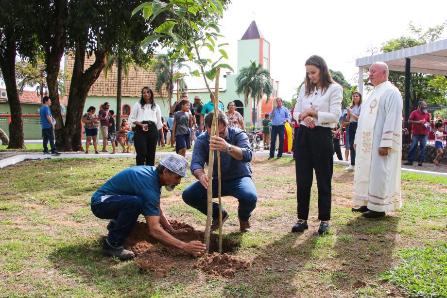 Prefeitura entrega revitalização da Praça do Santa Luzia e inicia manutenção na Praça dos Ferroviários Prefeitura entrega revitalização da Praça do Santa Luzia e inicia manutenção na Praça dos Ferroviários