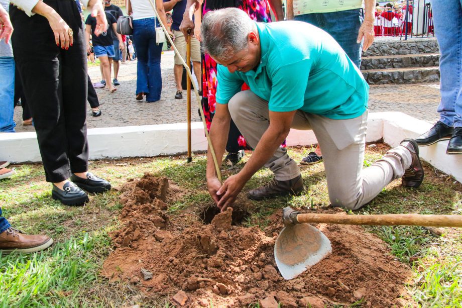 Prefeitura entrega revitalização da Praça do Santa Luzia e inicia manutenção na Praça dos Ferroviários Prefeitura entrega revitalização da Praça do Santa Luzia e inicia manutenção na Praça dos Ferroviários