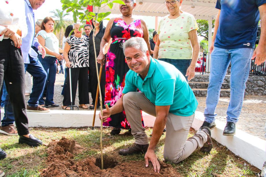 Prefeitura entrega revitalização da Praça do Santa Luzia e inicia manutenção na Praça dos Ferroviários Prefeitura entrega revitalização da Praça do Santa Luzia e inicia manutenção na Praça dos Ferroviários