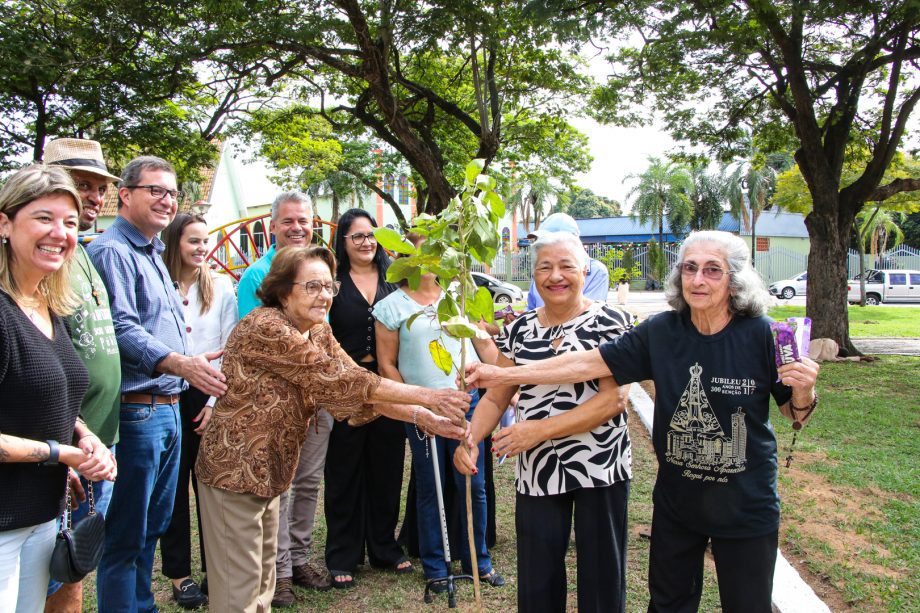 Prefeitura entrega revitalização da Praça do Santa Luzia e inicia manutenção na Praça dos Ferroviários Prefeitura entrega revitalização da Praça do Santa Luzia e inicia manutenção na Praça dos Ferroviários