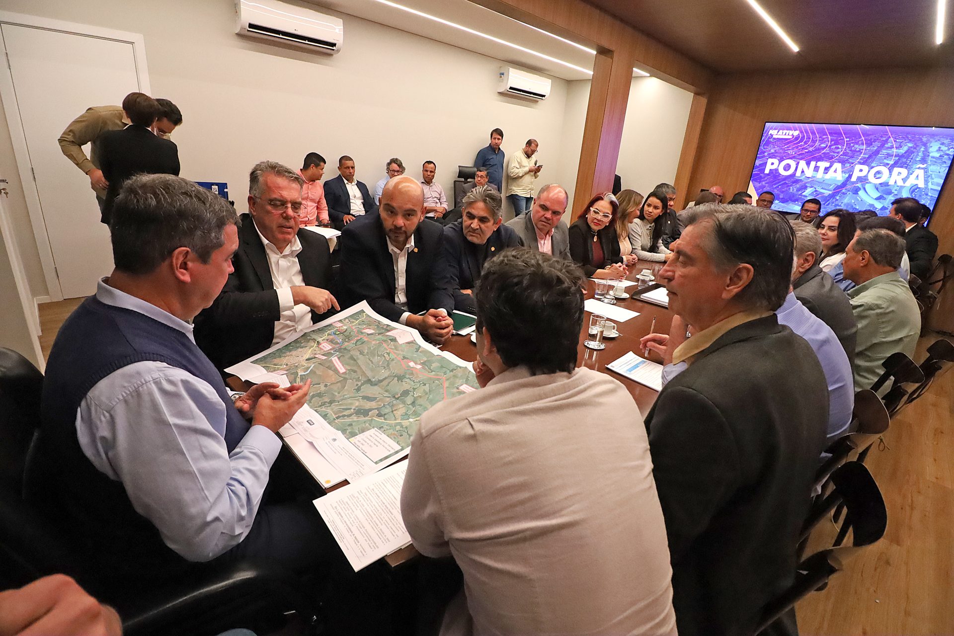 Governo municipalista: Ponta Porã garante recursos para 100% de pavimentação em três bairros e Sanga Puitã Governo municipalista: Ponta Porã garante recursos para 100% de pavimentação em três bairros e Sanga Puitã