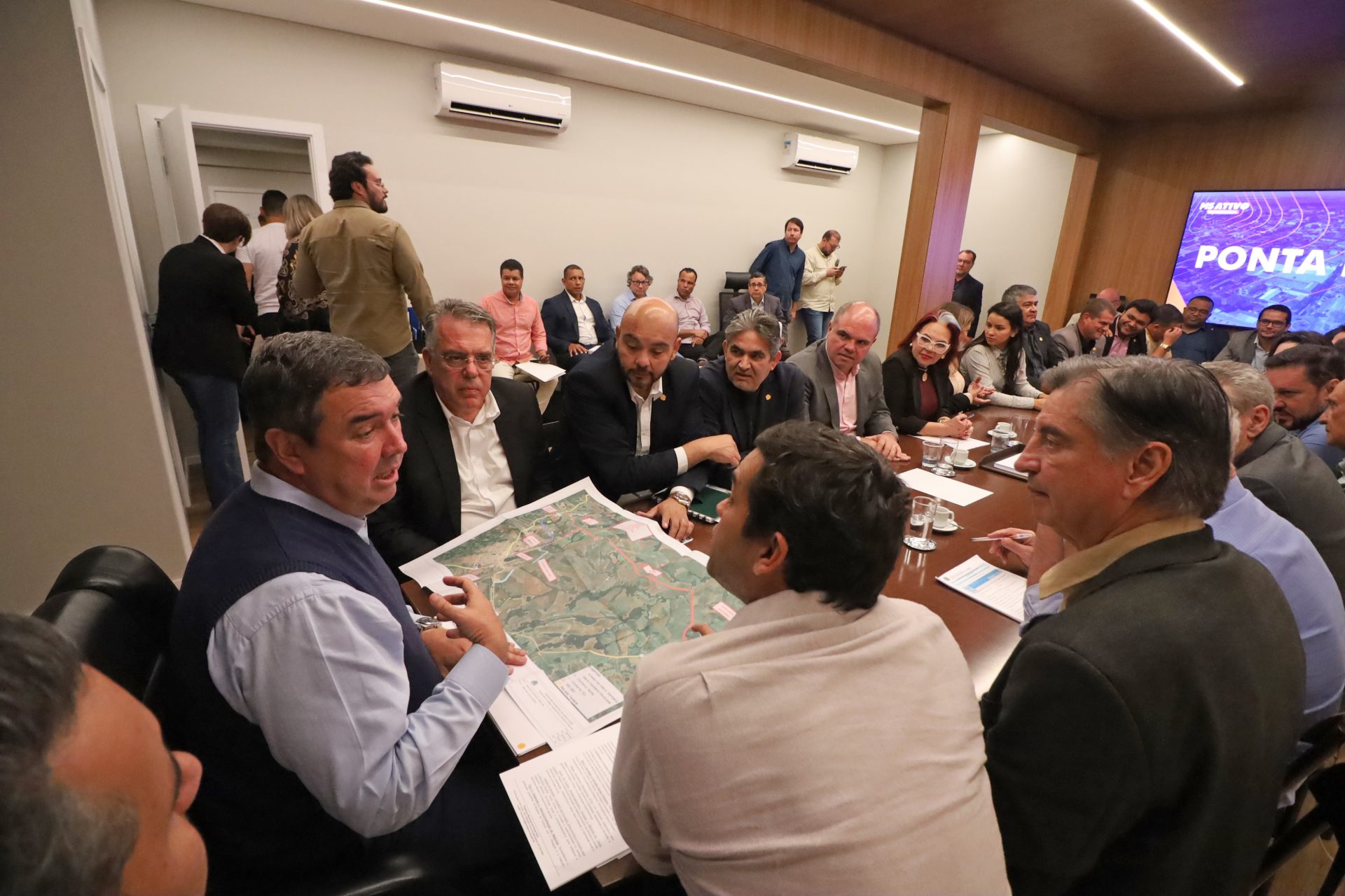 Governo municipalista: Ponta Porã garante recursos para 100% de pavimentação em três bairros e Sanga Puitã Governo municipalista: Ponta Porã garante recursos para 100% de pavimentação em três bairros e Sanga Puitã