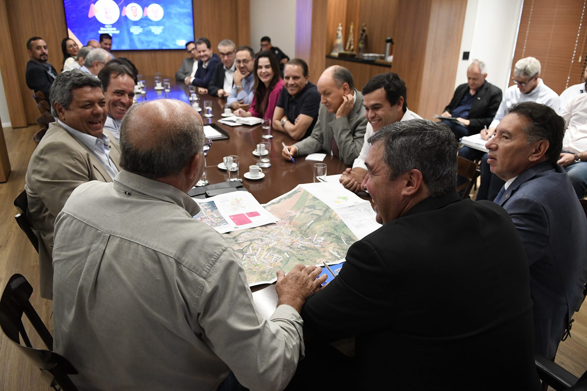 MS Ativo: Rio Verde apresenta projetos para levar asfalto e drenagem aos bairros da cidade MS Ativo: Rio Verde apresenta projetos para levar asfalto e drenagem aos bairros da cidade