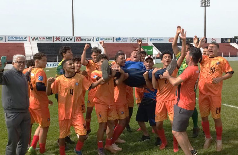 Três Lagoas conquista vaga na final da Copa AME Sub-16 após vitória emocionante nos pênaltis Três Lagoas conquista vaga na final da Copa AME Sub-16 após vitória emocionante nos pênaltis