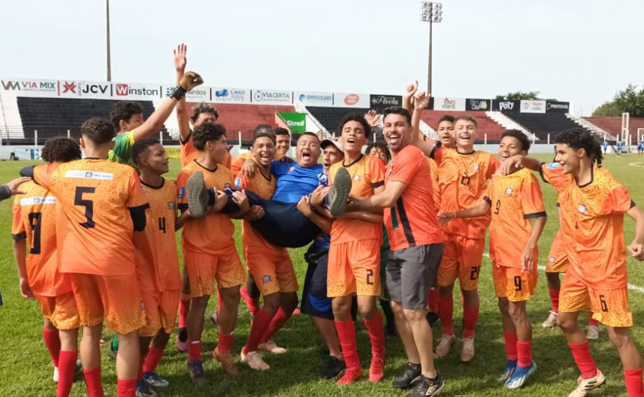 Três Lagoas conquista vaga na final da Copa AME Sub-16 após vitória emocionante nos pênaltis Três Lagoas conquista vaga na final da Copa AME Sub-16 após vitória emocionante nos pênaltis