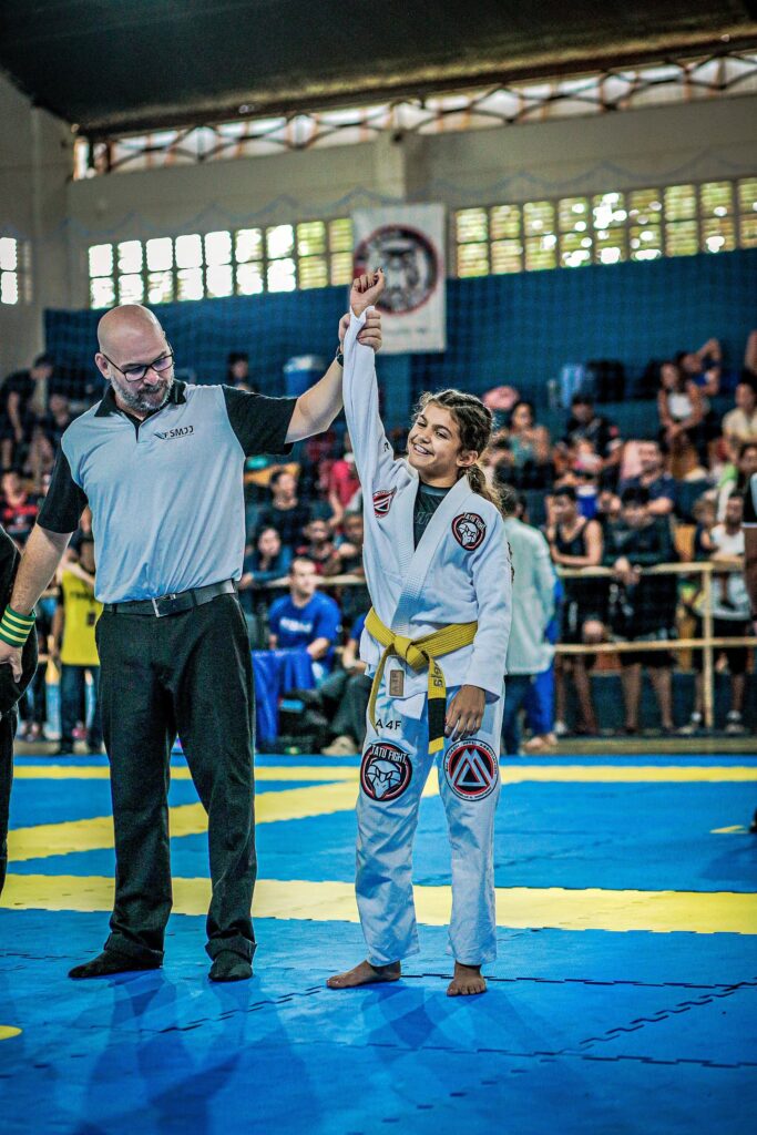 Atleta de 11 anos quer levar o nome de Três Lagoas para o mundo em campeonato de jiu-jítsu, em Abu Dhabi Atleta de 11 anos quer levar o nome de Três Lagoas para o mundo em campeonato de jiu-jítsu, em Abu Dhabi