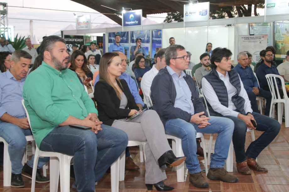 Prefeito de TL e senadora Tereza Cristina marcam presença no 1º Encontro da Citricultura Prefeito de TL e senadora Tereza Cristina marcam presença no 1º Encontro da Citricultura