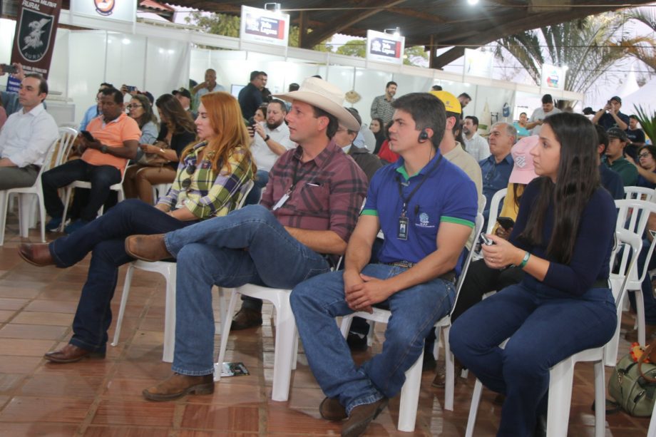 Prefeito de TL e senadora Tereza Cristina marcam presença no 1º Encontro da Citricultura Prefeito de TL e senadora Tereza Cristina marcam presença no 1º Encontro da Citricultura