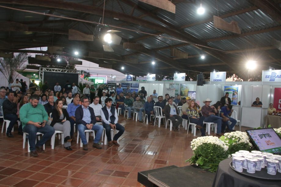 Prefeito de TL e senadora Tereza Cristina marcam presença no 1º Encontro da Citricultura Prefeito de TL e senadora Tereza Cristina marcam presença no 1º Encontro da Citricultura