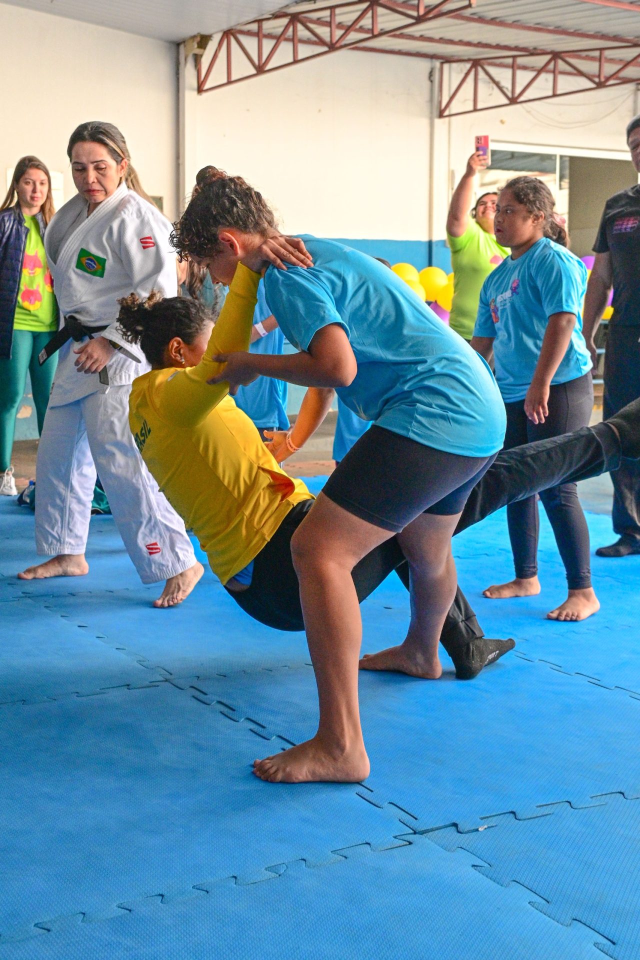 Crianças e jovens vivenciam o paradesporto pela primeira vez no Festival Paralímpico em MS Crianças e jovens vivenciam o paradesporto pela primeira vez no Festival Paralímpico em MS
