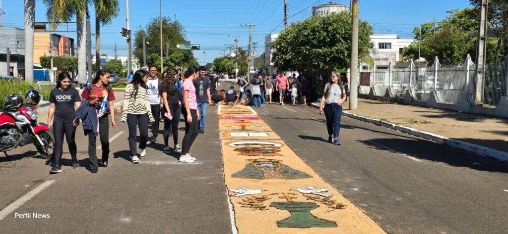 Fé, Arte e Transformação de Vidas: Corpus Christi emociona Três Lagoas Fé, Arte e Transformação de Vidas: Corpus Christi emociona Três Lagoas