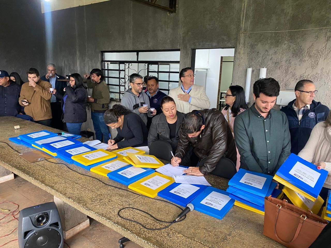 Governo de MS entrega veículos e ambulâncias para reforçar saúde em mais de 40 municípios Governo de MS entrega veículos e ambulâncias para reforçar saúde em mais de 40 municípios