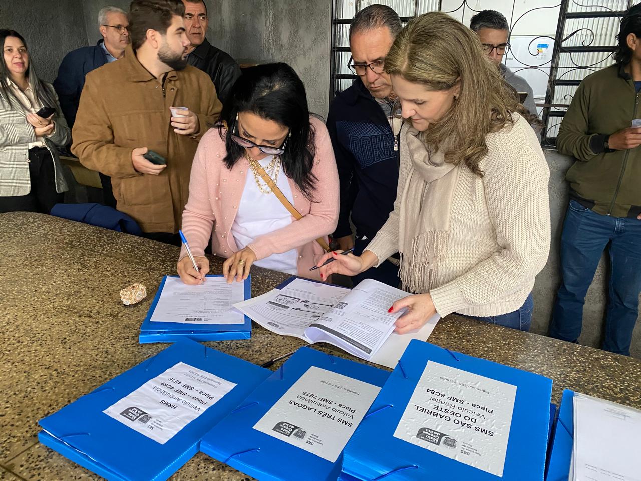 Governo de MS entrega veículos e ambulâncias para reforçar saúde em mais de 40 municípios Governo de MS entrega veículos e ambulâncias para reforçar saúde em mais de 40 municípios