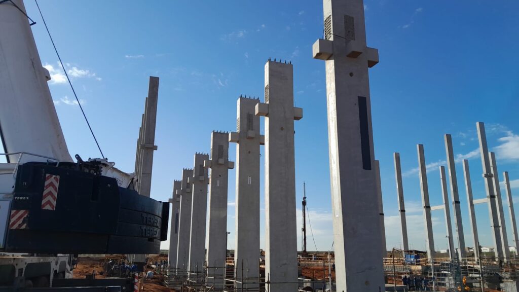 Megaequipamentos movimentam o "Vale da Celulose" com geração de empregos e operação logística especial Megaequipamentos movimentam o "Vale da Celulose" com geração de empregos e operação logística especial
