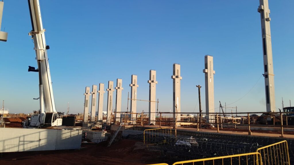 Megaequipamentos movimentam o "Vale da Celulose" com geração de empregos e operação logística especial Megaequipamentos movimentam o "Vale da Celulose" com geração de empregos e operação logística especial