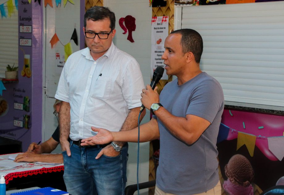 Prefeito de Três Lagoas se reúne com feirantes para discutir melhorias em infraestrutura Prefeito de Três Lagoas se reúne com feirantes para discutir melhorias em infraestrutura