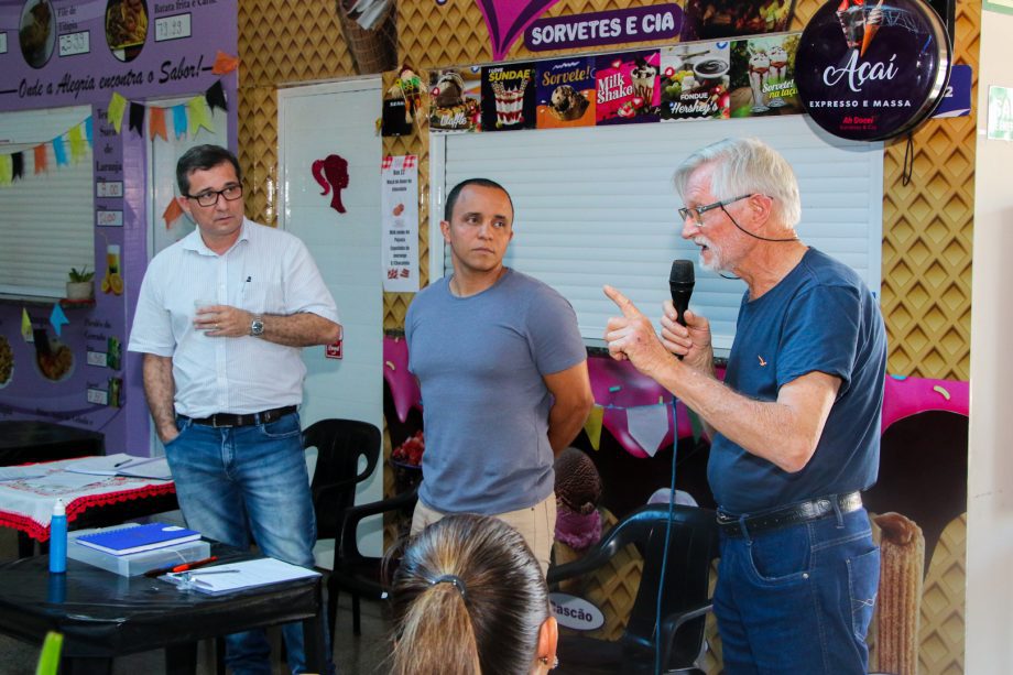 Prefeito de Três Lagoas se reúne com feirantes para discutir melhorias em infraestrutura Prefeito de Três Lagoas se reúne com feirantes para discutir melhorias em infraestrutura