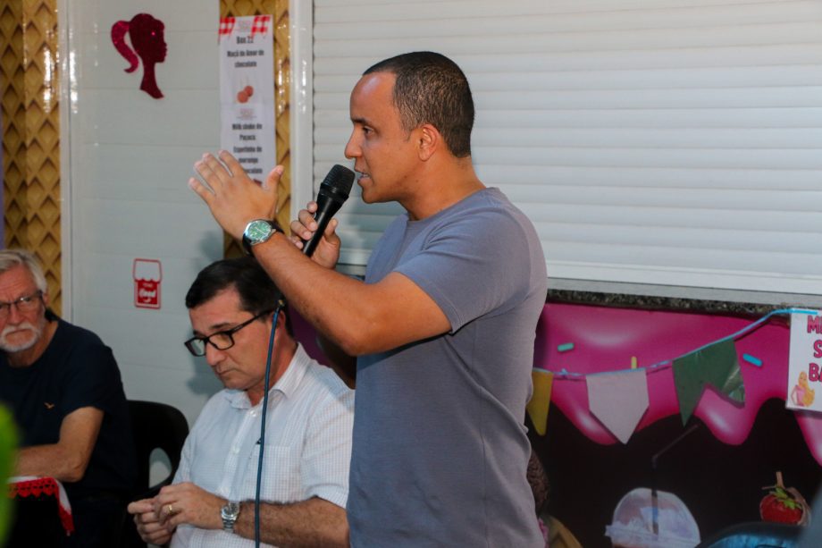 Prefeito de Três Lagoas se reúne com feirantes para discutir melhorias em infraestrutura Prefeito de Três Lagoas se reúne com feirantes para discutir melhorias em infraestrutura