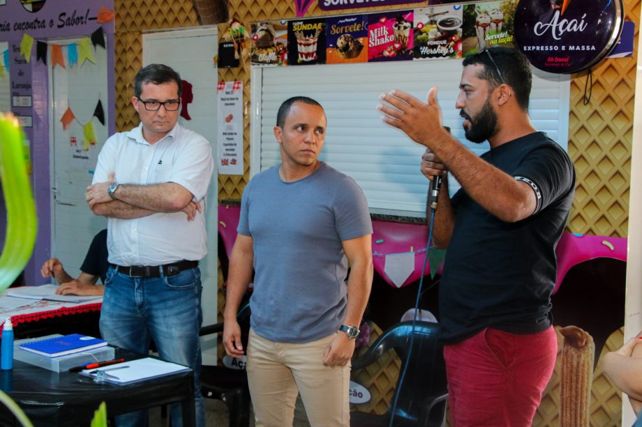 Prefeito de Três Lagoas se reúne com feirantes para discutir melhorias em infraestrutura Prefeito de Três Lagoas se reúne com feirantes para discutir melhorias em infraestrutura