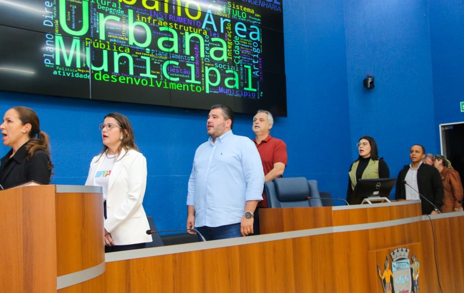 Líderes políticos ouvem população em Audiência Pública de Revisão do Plano Diretor de Três Lagoas Líderes políticos ouvem população em Audiência Pública de Revisão do Plano Diretor de Três Lagoas