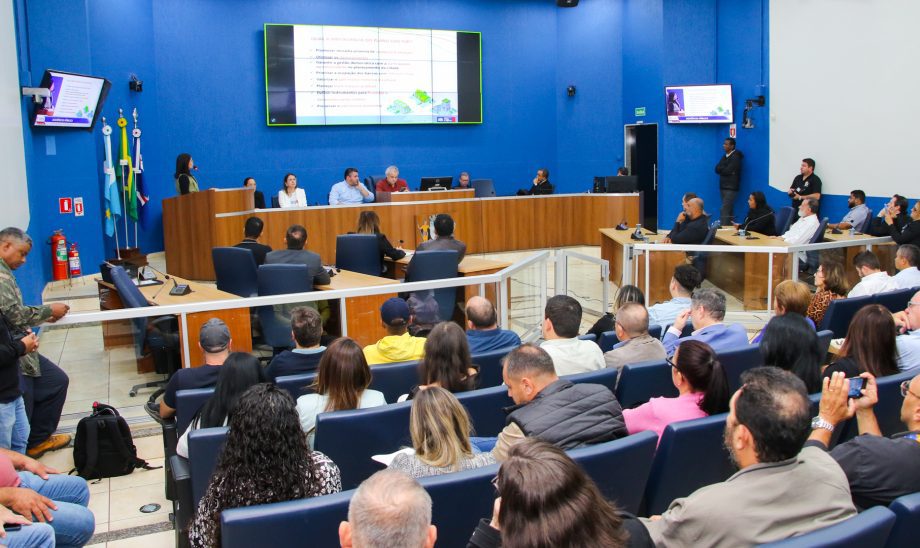 Líderes políticos ouvem população em Audiência Pública de Revisão do Plano Diretor de Três Lagoas Líderes políticos ouvem população em Audiência Pública de Revisão do Plano Diretor de Três Lagoas