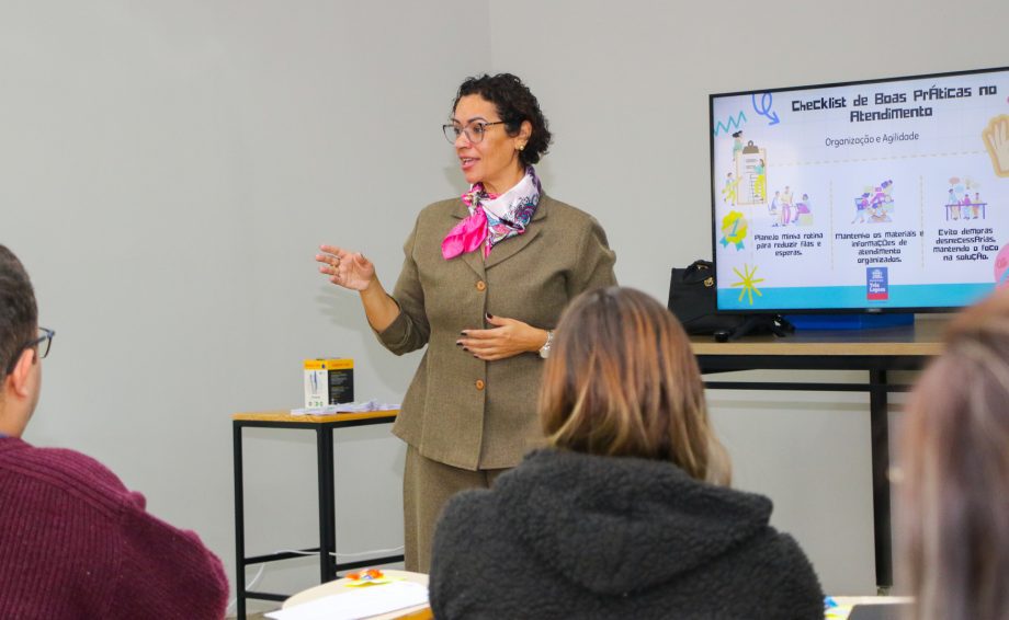 SEMAD encerra primeira turma do curso "Técnica de Atendimento" voltado à capacitação de servidores municipais