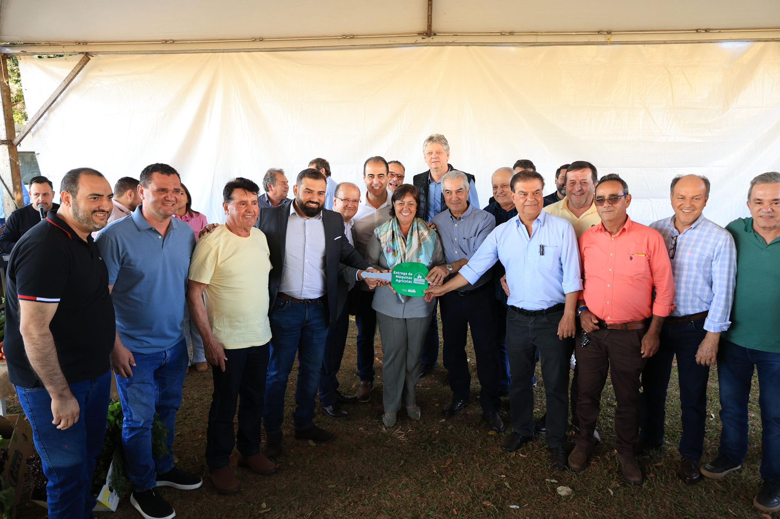 Tratores fortalecem agricultura familiar e promovem inclusão produtiva em 12 municípios de MS Tratores fortalecem agricultura familiar e promovem inclusão produtiva em 12 municípios de MS
