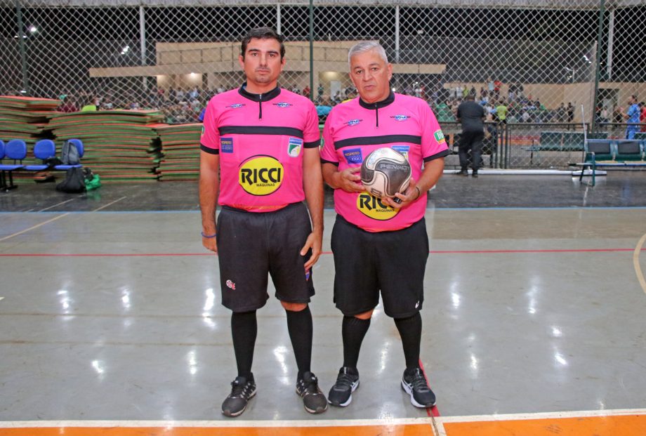 Associação Esportiva Cavaquinho e X1 Jari são os campeões do Campeonato Municipal de Futsal Masculino – Séries A e B Associação Esportiva Cavaquinho e X1 Jari são os campeões do Campeonato Municipal de Futsal Masculino – Séries A e B