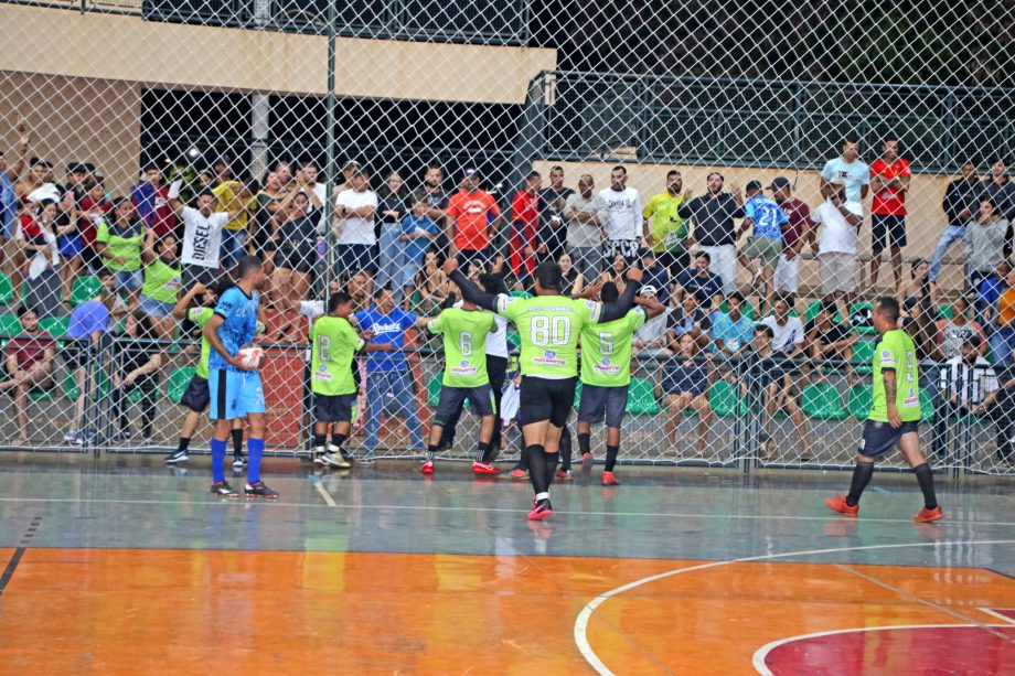 Associação Esportiva Cavaquinho e X1 Jari são os campeões do Campeonato Municipal de Futsal Masculino – Séries A e B Associação Esportiva Cavaquinho e X1 Jari são os campeões do Campeonato Municipal de Futsal Masculino – Séries A e B