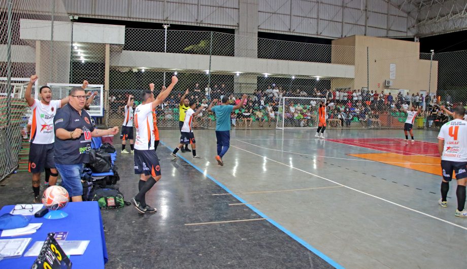 Associação Esportiva Cavaquinho e X1 Jari são os campeões do Campeonato Municipal de Futsal Masculino – Séries A e B Associação Esportiva Cavaquinho e X1 Jari são os campeões do Campeonato Municipal de Futsal Masculino – Séries A e B
