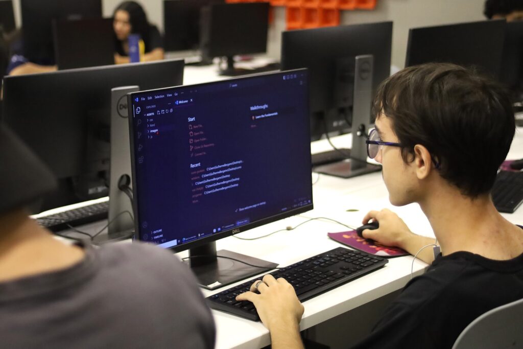 Voucher Desenvolvedor: 238 alunos de cinco municípios já estão prontos para o mercado de tecnologia de MS Voucher Desenvolvedor: 238 alunos de cinco municípios já estão prontos para o mercado de tecnologia de MS