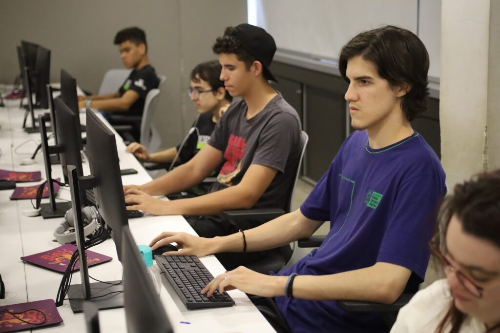 Voucher Desenvolvedor: 238 alunos de cinco municípios já estão prontos para o mercado de tecnologia de MS Voucher Desenvolvedor: 238 alunos de cinco municípios já estão prontos para o mercado de tecnologia de MS