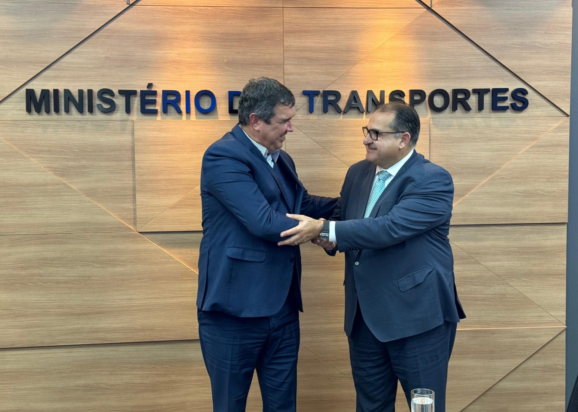 Governo de MS discute em Brasília obras federais que vão impulsionar logística do Estado Governo de MS discute em Brasília obras federais que vão impulsionar logística do Estado