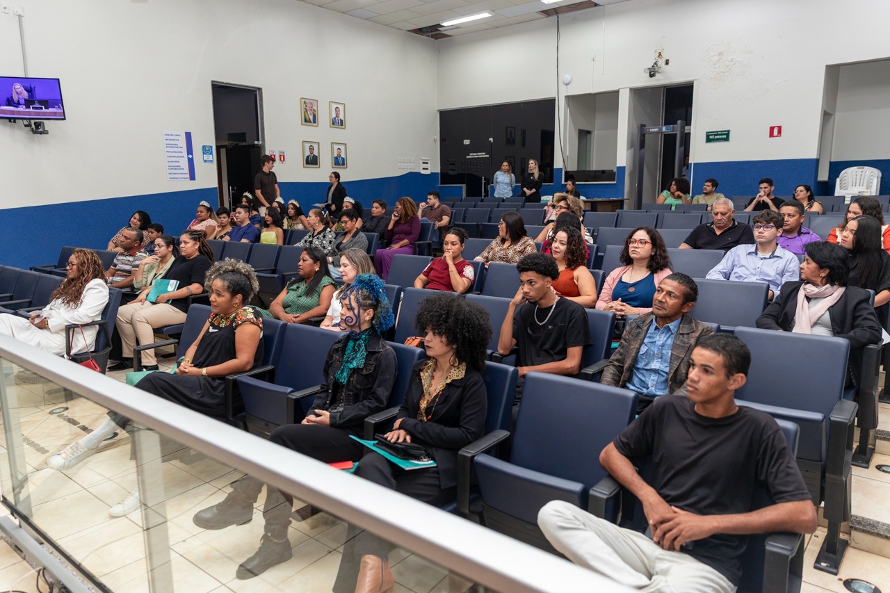 Seminário na Câmara discute temáticas e desafios de mulheres negras Seminário na Câmara discute temáticas e desafios de mulheres negras